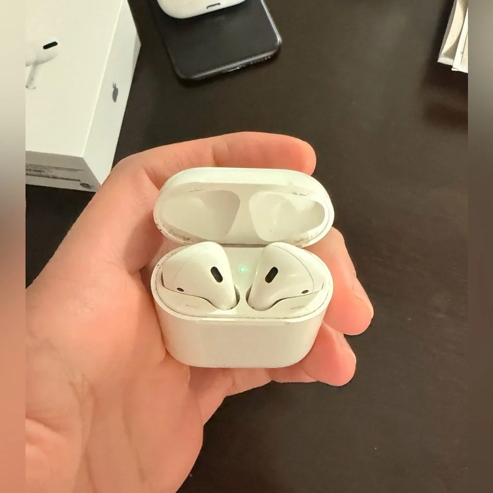 Apple iPhone 7, AirPods 1st gen & Pro, and Apple Pencil 1st gen. Bundle deal!!!!